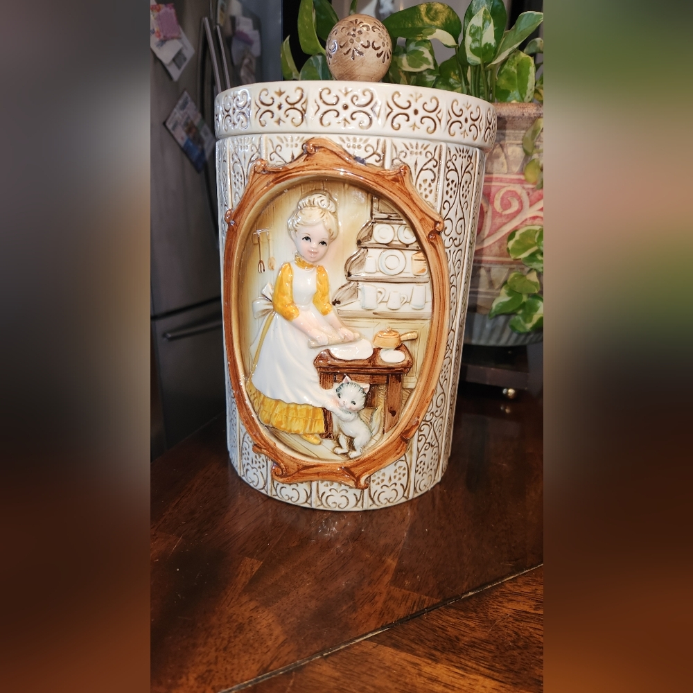 Vintage Canister PIONEER WOMEN / GINGHAM GIRL Sears Roebuck & Co. 1978